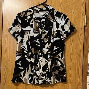 Dana Buchman button up collared blouse